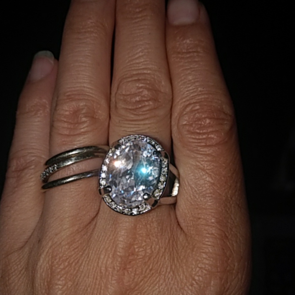 NWOT Glamour Stainless Steel Ring